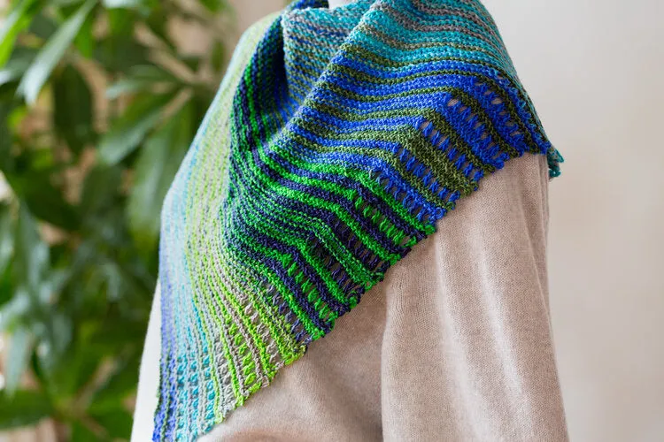 Anica Shawl Kit (Urth Yarns) Online Only