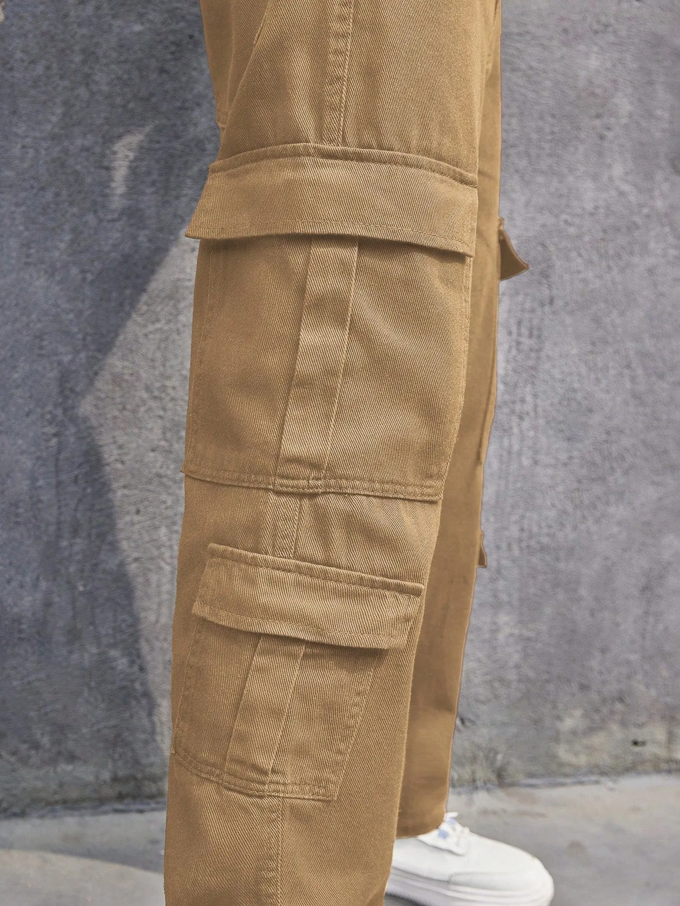 Manfinity EMRG Men Flap Pocket Side Cargo Jeans