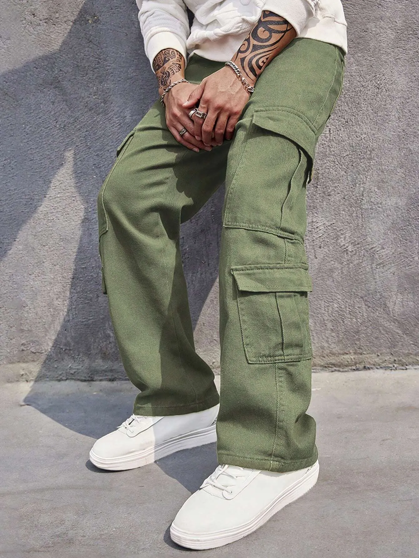 Manfinity EMRG Men Flap Pocket Side Cargo Jeans