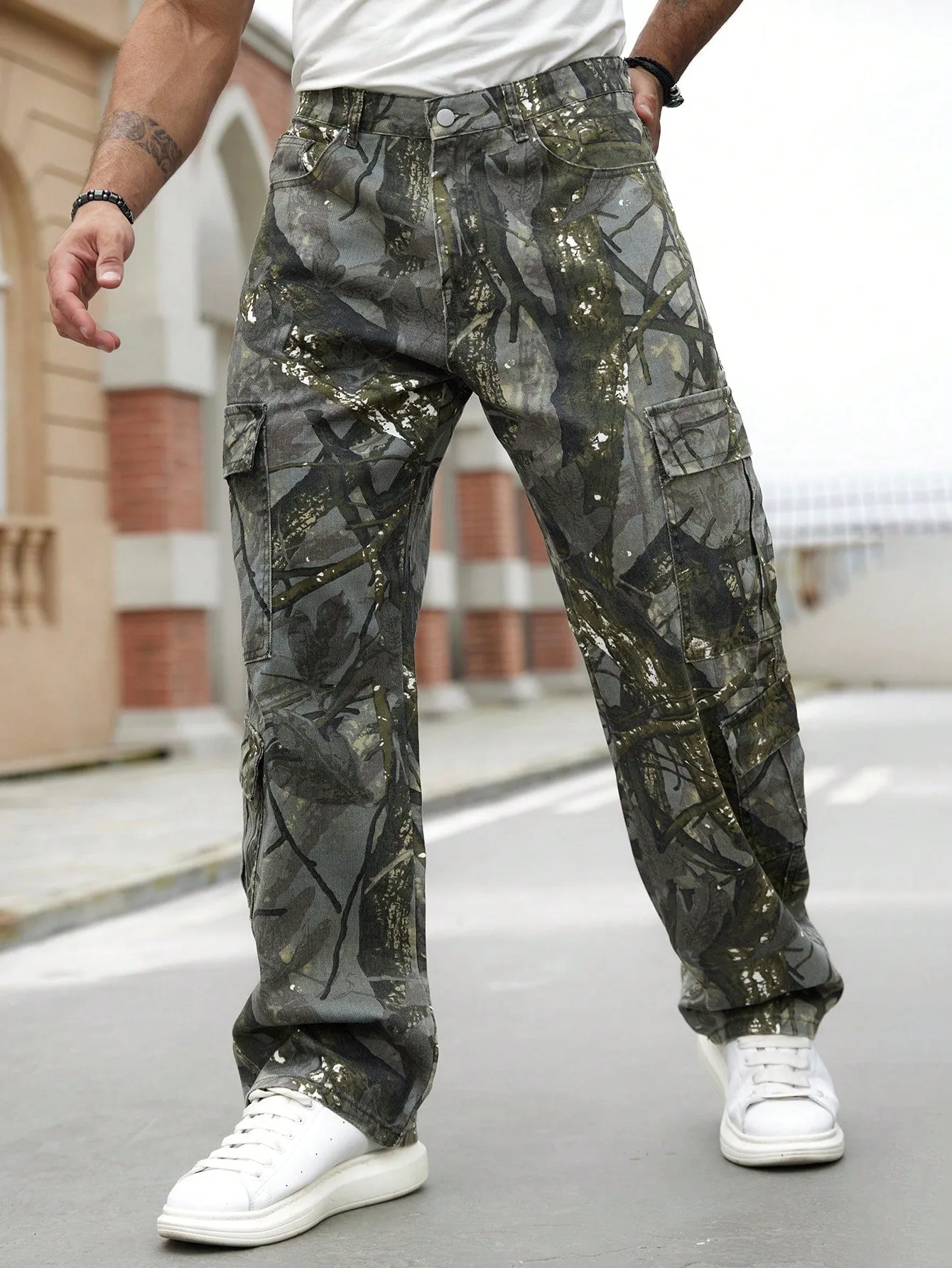 Manfinity EMRG Men Flap Pocket Side Cargo Jeans