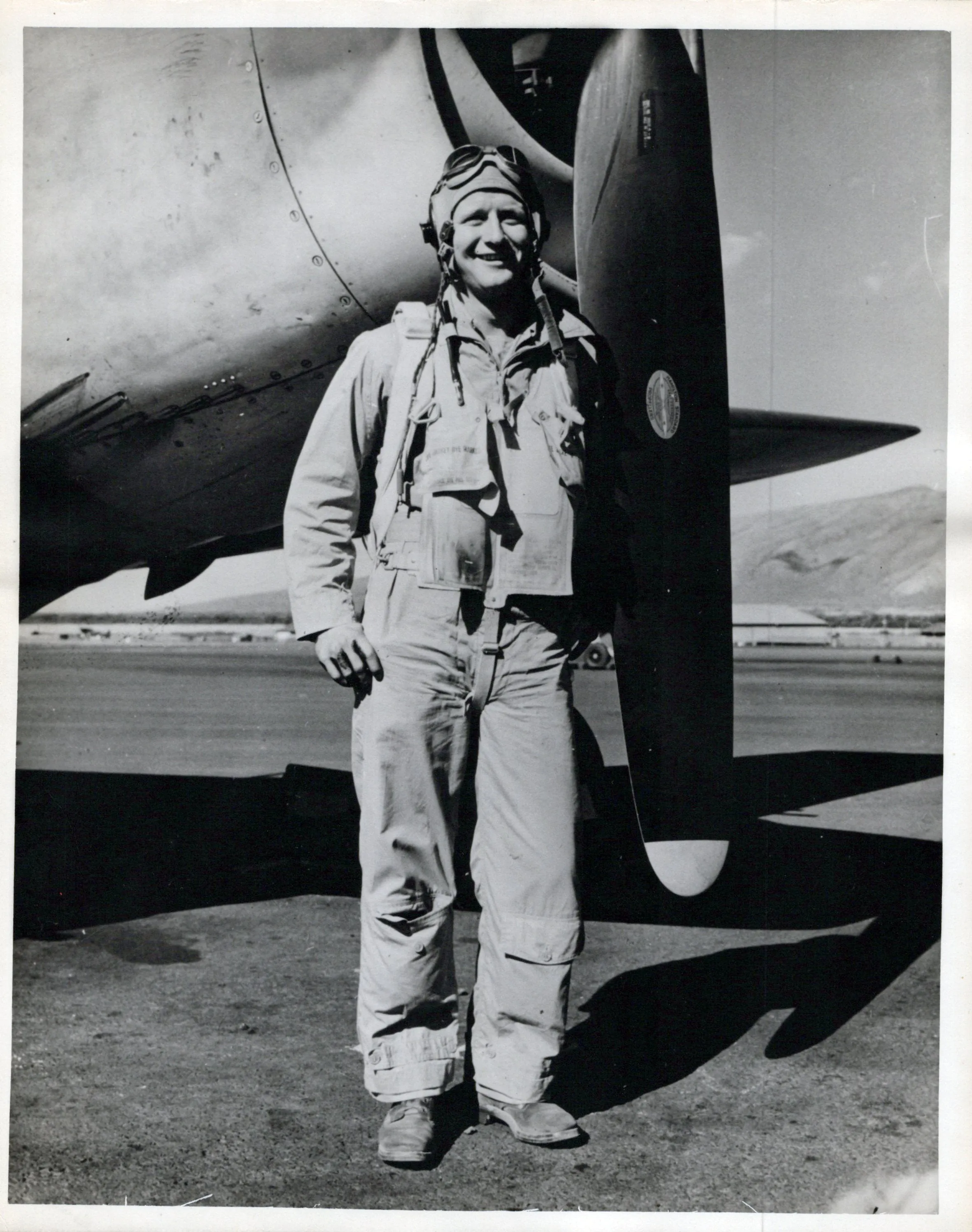 Original U.S. WWII Navy Cross Recipient Fighter Pilot Grouping for LtJG Paul Wahlstrom Who Sunk A Japanese Aircraft Carrier with Original Citation