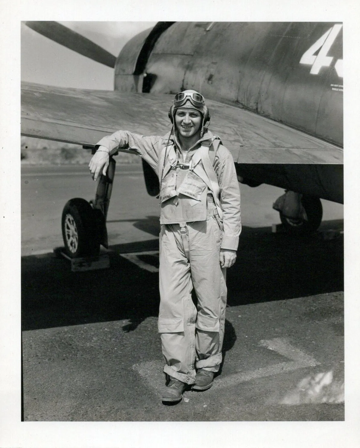 Original U.S. WWII Navy Cross Recipient Fighter Pilot Grouping for LtJG Paul Wahlstrom Who Sunk A Japanese Aircraft Carrier with Original Citation
